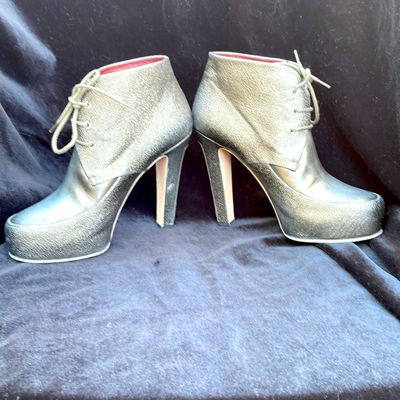 CHANEL SILVER METALLIC LEATHER  HIGH HEEL ANKLE BOOTIES ! - 9 - GORGEOUS !🔥💋 - Picture 14 of 15